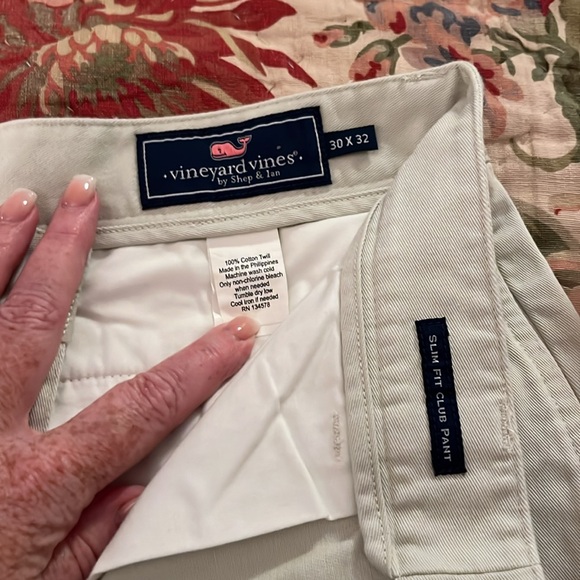 Vineyard vines flat front slim fit club pants. Size 30x32 - Picture 5 of 6